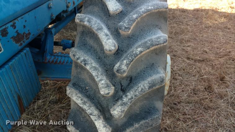 image for item DB0792 1985 Ford TW35 MFWD tractor