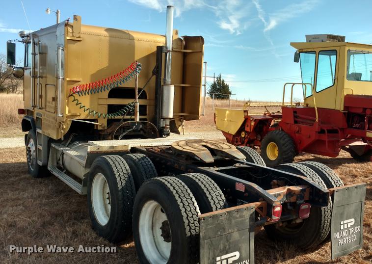 image for item DB0793 1989 Freightliner FLA semi truck