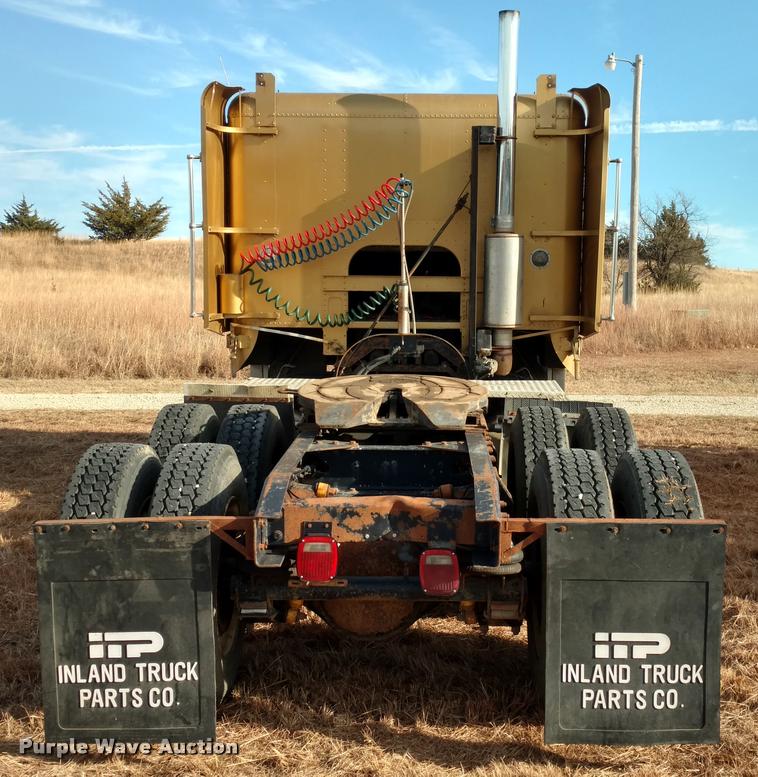 image for item DB0793 1989 Freightliner FLA semi truck