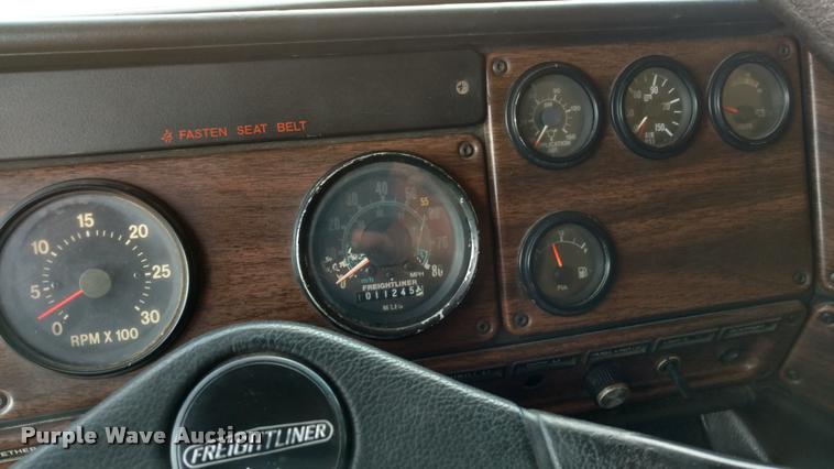 image for item DB0793 1989 Freightliner FLA semi truck