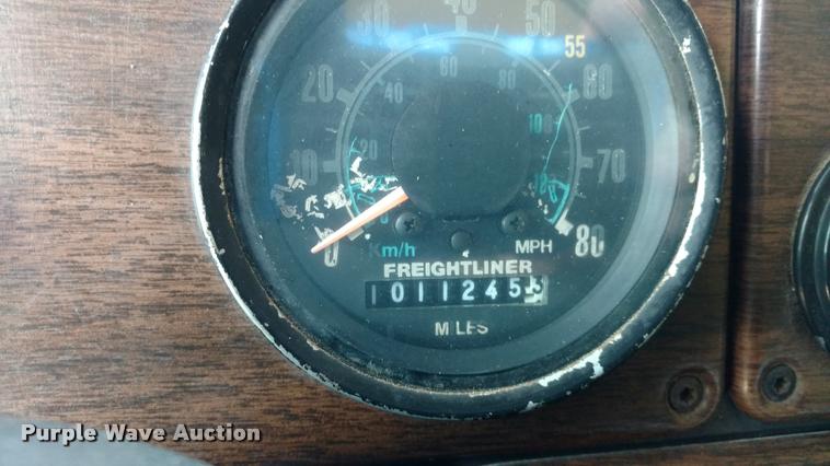 image for item DB0793 1989 Freightliner FLA semi truck