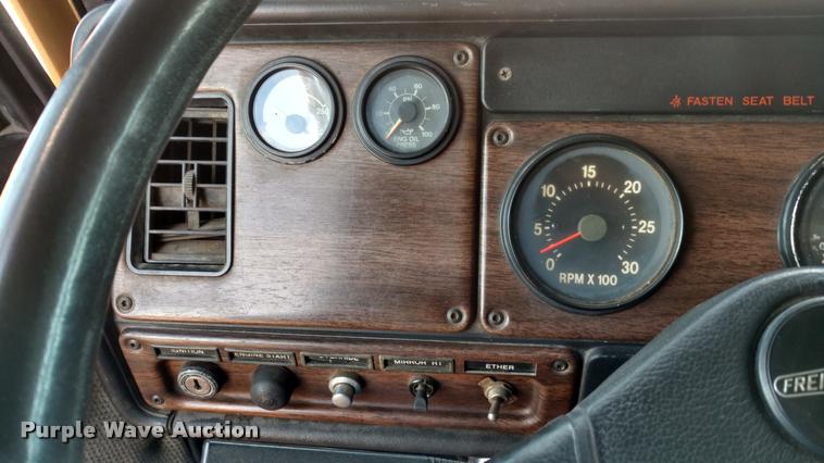 image for item DB0793 1989 Freightliner FLA semi truck