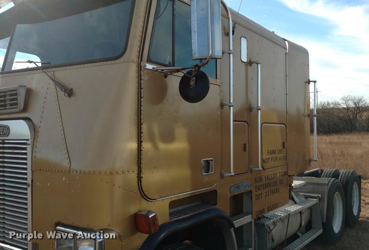 image for item DB0793 1989 Freightliner FLA semi truck