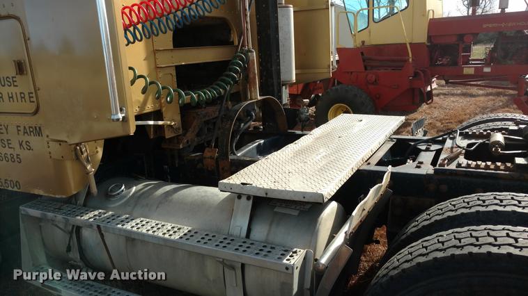 image for item DB0793 1989 Freightliner FLA semi truck