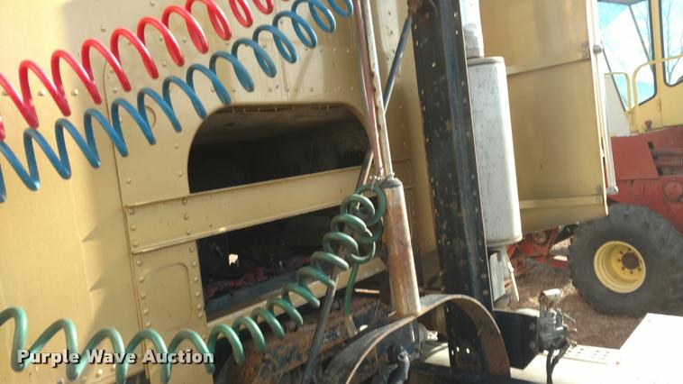 image for item DB0793 1989 Freightliner FLA semi truck