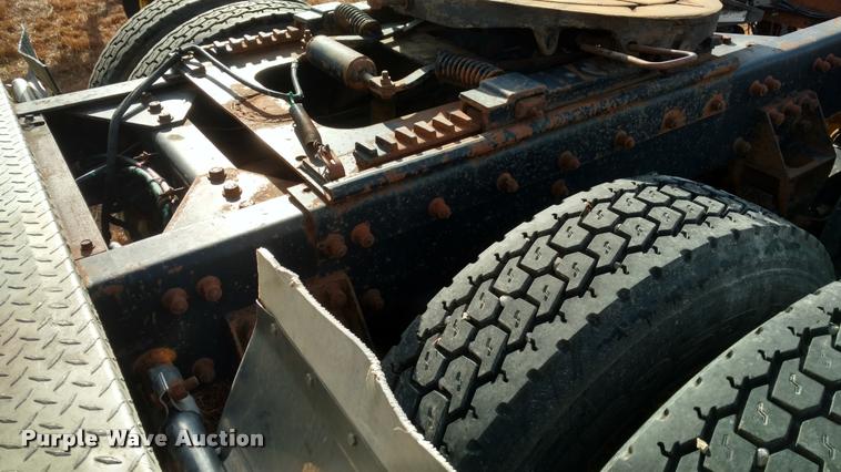 image for item DB0793 1989 Freightliner FLA semi truck