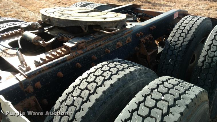 image for item DB0793 1989 Freightliner FLA semi truck