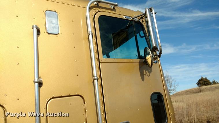image for item DB0793 1989 Freightliner FLA semi truck
