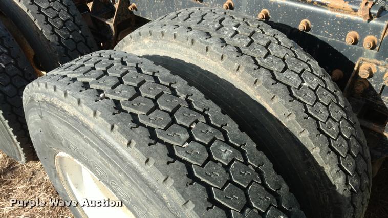 image for item DB0793 1989 Freightliner FLA semi truck