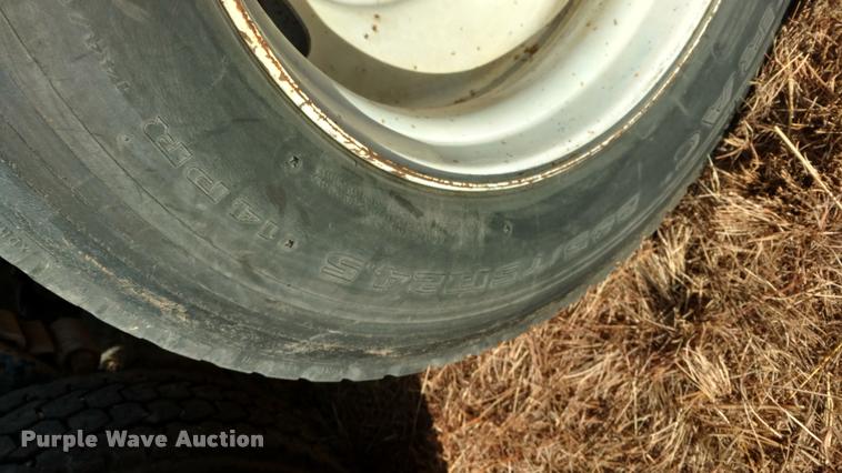 image for item DB0793 1989 Freightliner FLA semi truck