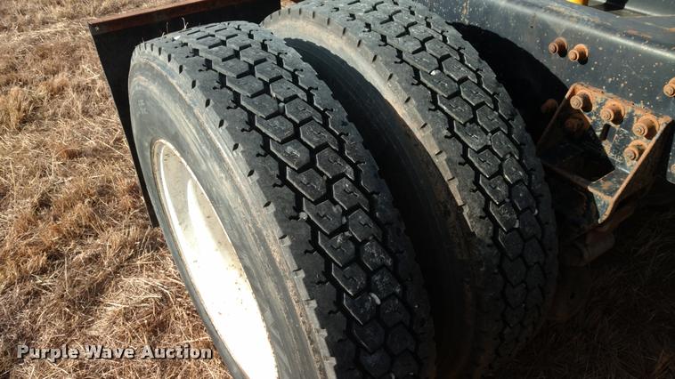 image for item DB0793 1989 Freightliner FLA semi truck