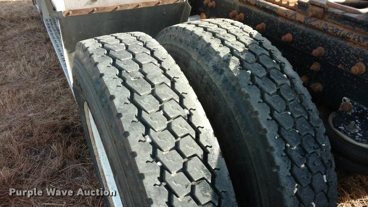 image for item DB0793 1989 Freightliner FLA semi truck