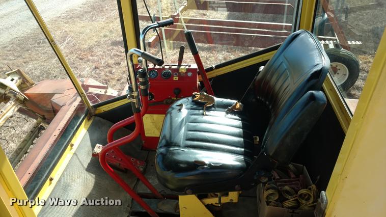 image for item DB0794 1981 New Holland 1495 haybine swather