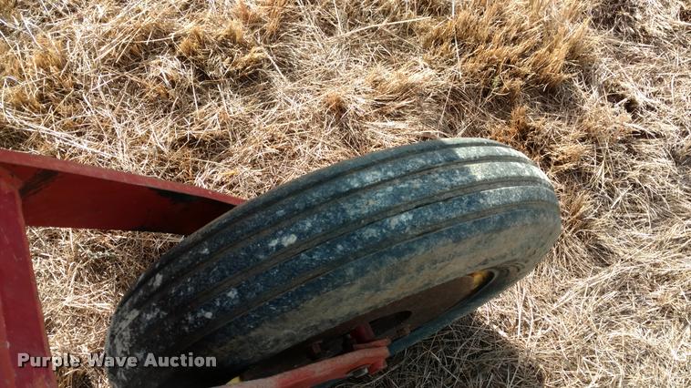 image for item DB0794 1981 New Holland 1495 haybine swather