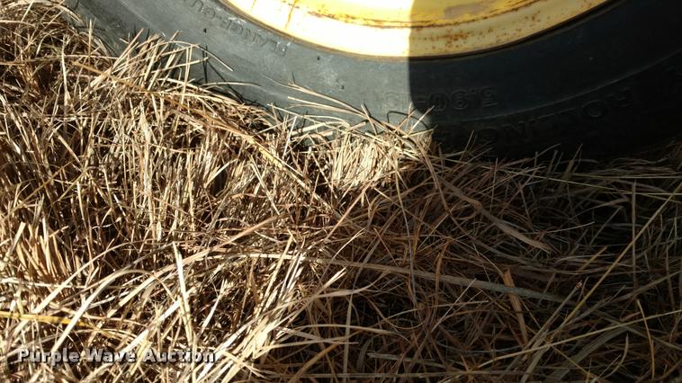 image for item DB0794 1981 New Holland 1495 haybine swather