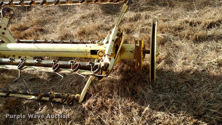 image for item DB0794 1981 New Holland 1495 haybine swather