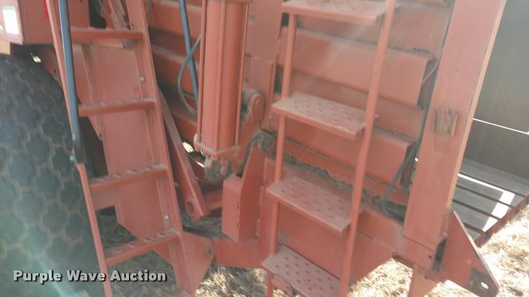 image for item DB0796 Hesston 4900 large square baler