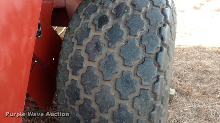image for item DB0796 Hesston 4900 large square baler