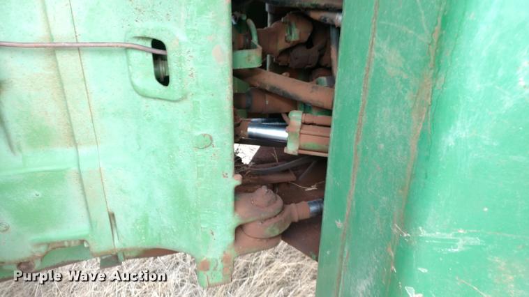 image for item DB0810 1981 John Deere 8640 4WD tractor