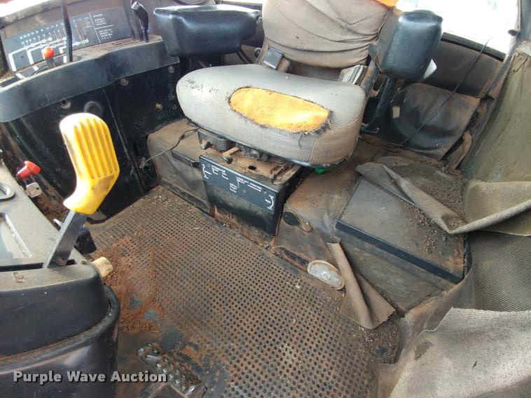 image for item DB0810 1981 John Deere 8640 4WD tractor