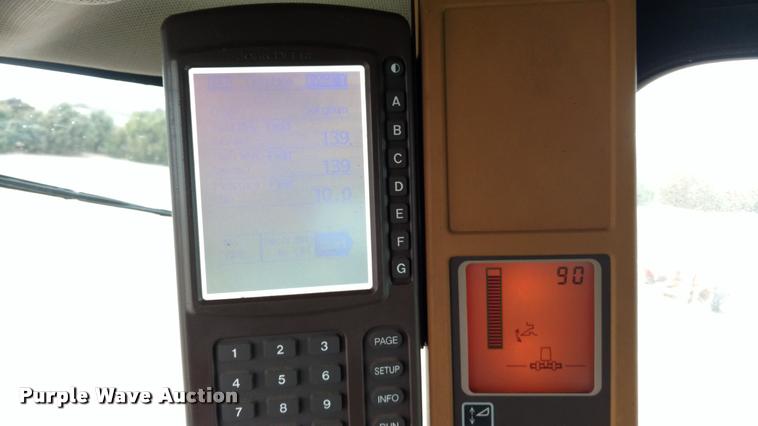 image for item DB0814 2001 John Deere 9750 STS combine