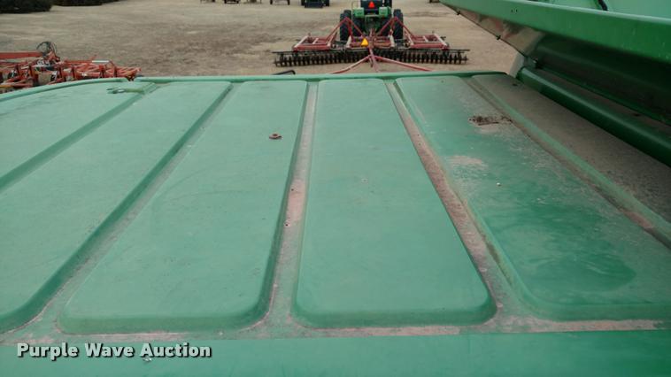 image for item DB0814 2001 John Deere 9750 STS combine