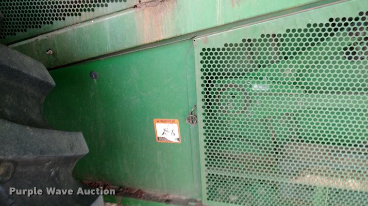 image for item DB0814 2001 John Deere 9750 STS combine