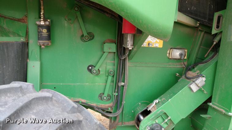 image for item DB0814 2001 John Deere 9750 STS combine
