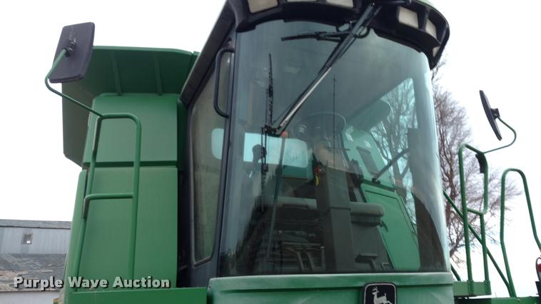 image for item DB0814 2001 John Deere 9750 STS combine