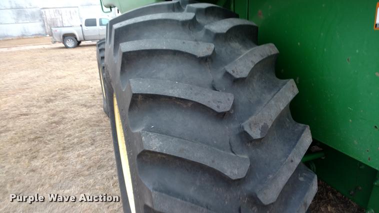 image for item DB0814 2001 John Deere 9750 STS combine