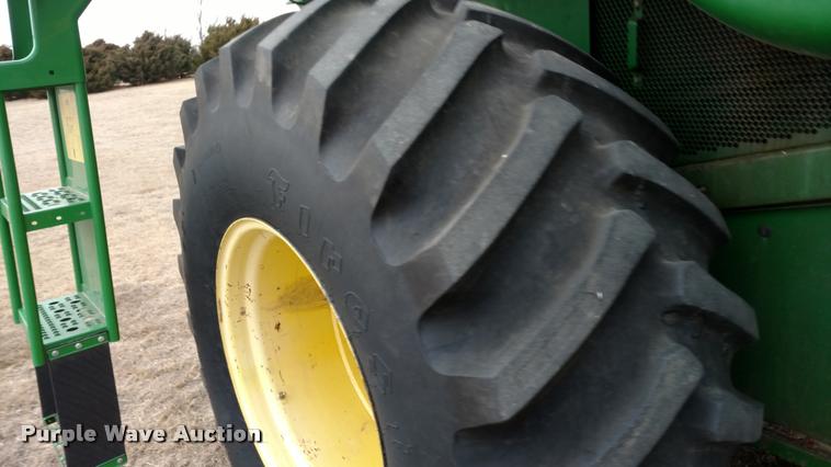 image for item DB0814 2001 John Deere 9750 STS combine