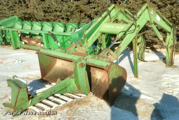 image for item DB0819 John Deere 260 loader