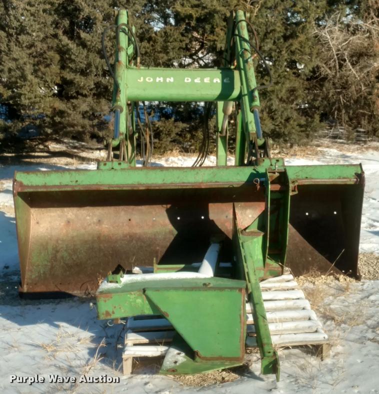image for item DB0819 John Deere 260 loader