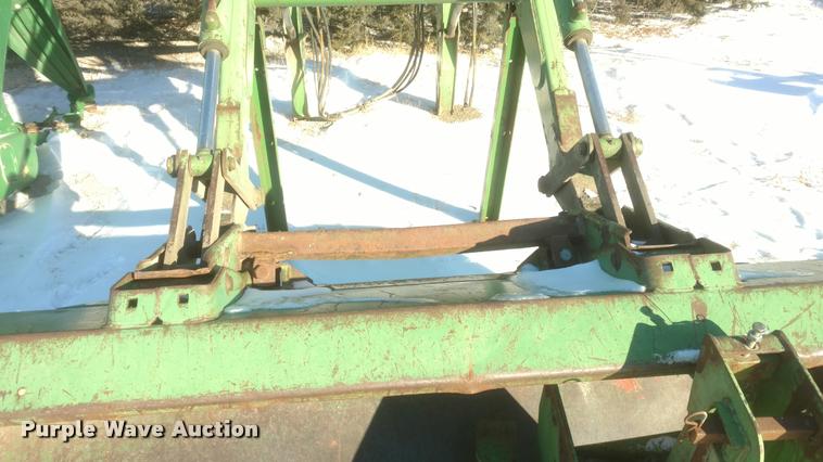image for item DB0819 John Deere 260 loader