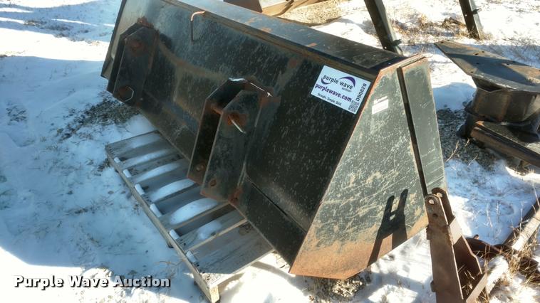 image for item DB0820 Loa-Attch bucket