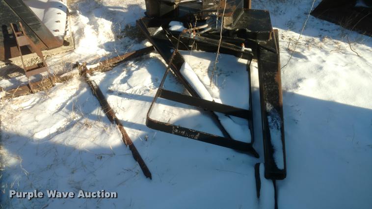 image for item DB0821 Farm Hand XL1140 loader