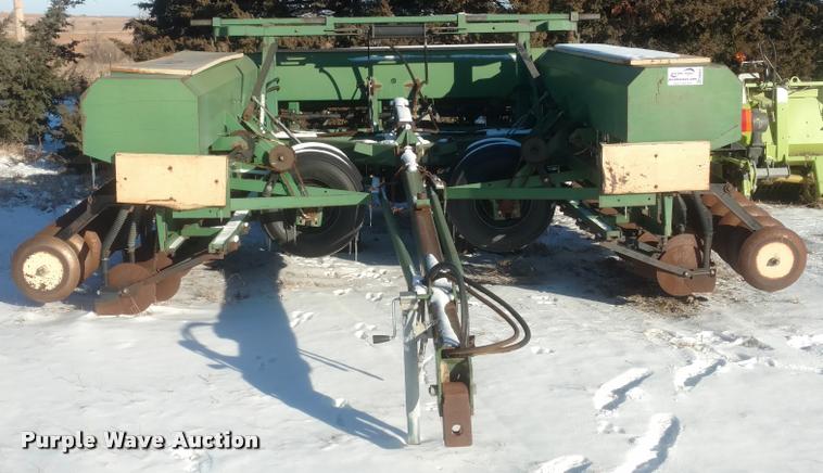 image for item DB0822 Great Plains 3SF30 grain drill