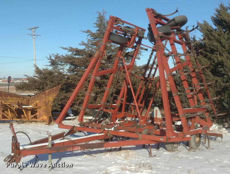 image for item DB0824 1989 field cultivator