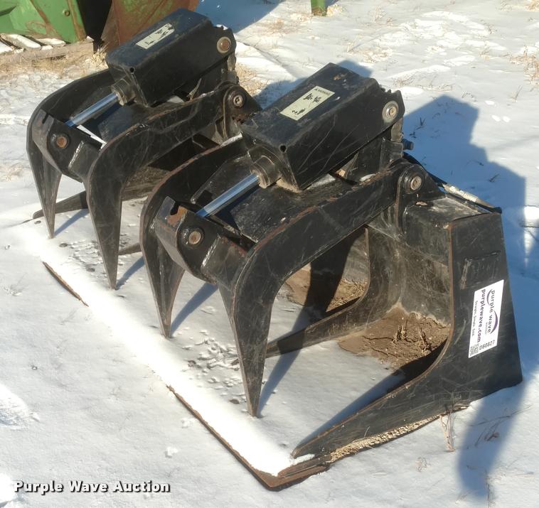 image for item DB0827 2005 Caterpillar grapple bucket