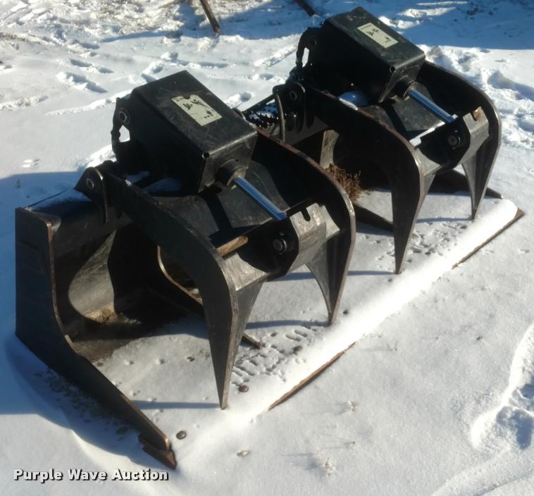 image for item DB0827 2005 Caterpillar grapple bucket