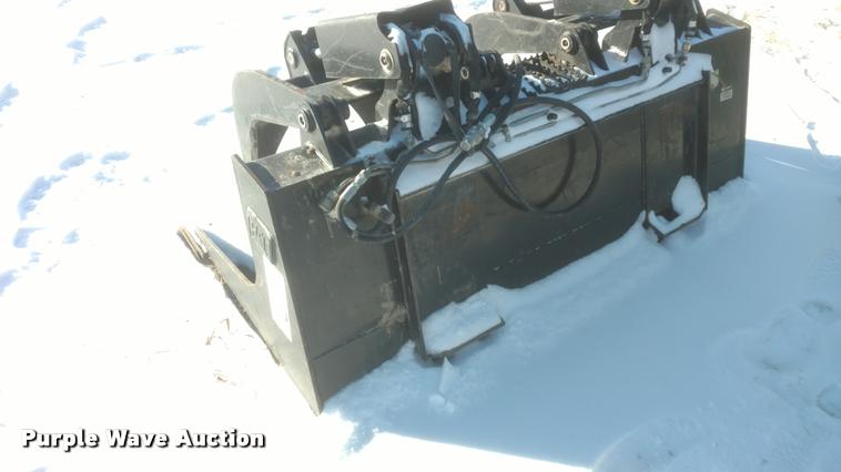 image for item DB0827 2005 Caterpillar grapple bucket