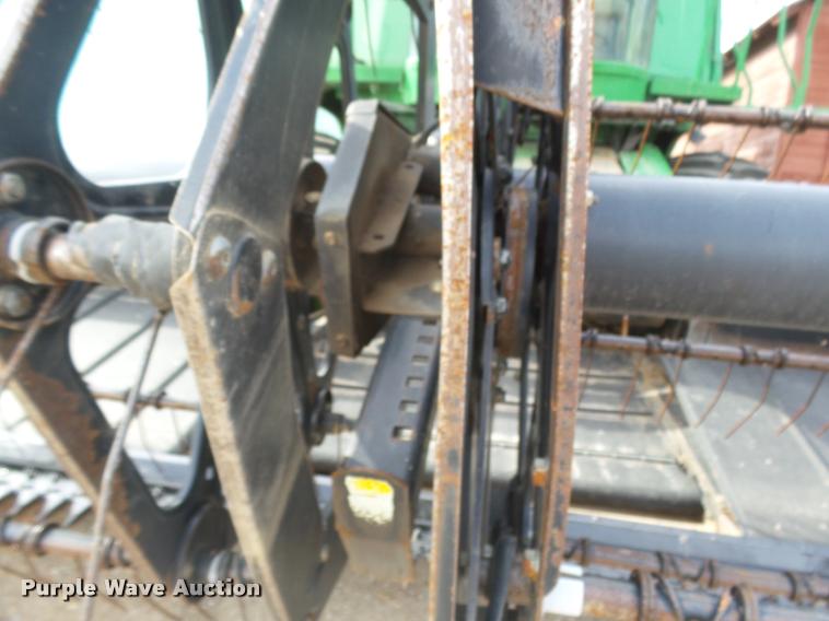 image for item DB1780 1999 MacDon 972 draper head