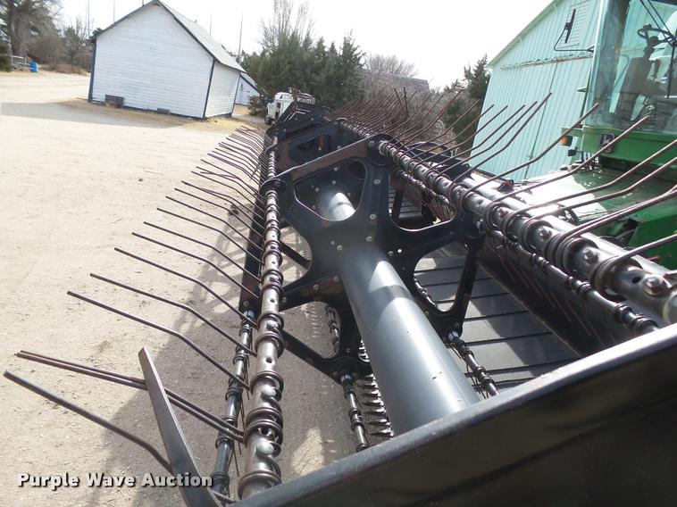 image for item DB1780 1999 MacDon 972 draper head