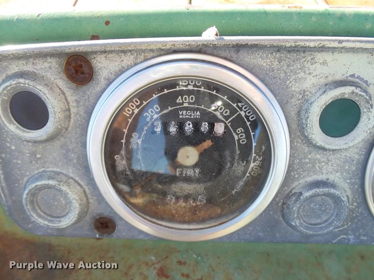 image for item DB4602 1969 Oliver 1255 tractor