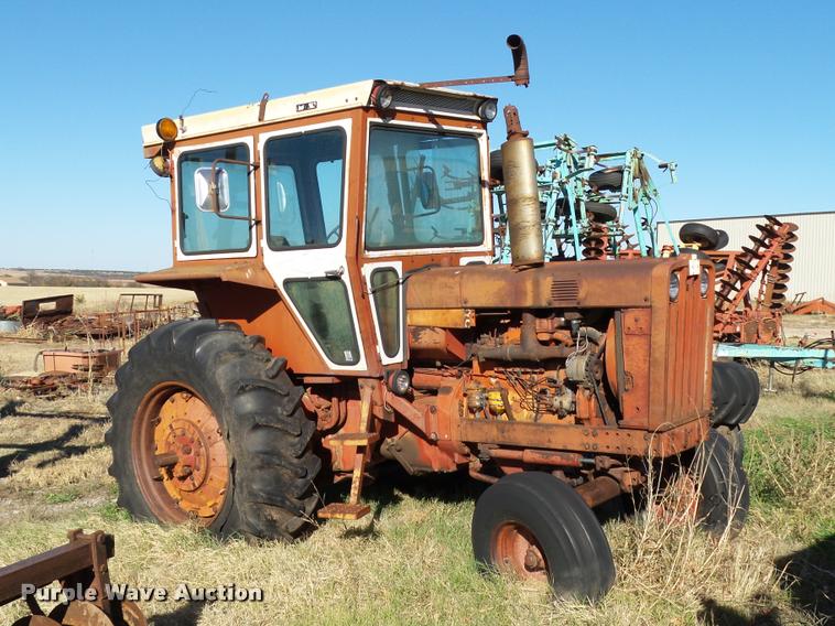 image for item DB4604 1966 International 806 tractor