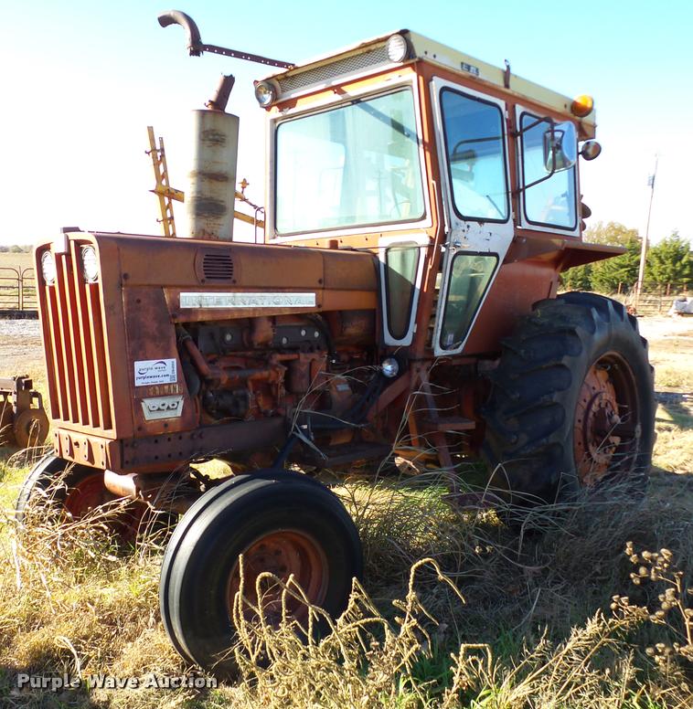 image for item DB4604 1966 International 806 tractor