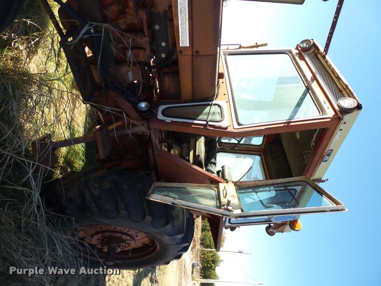image for item DB4604 1966 International 806 tractor