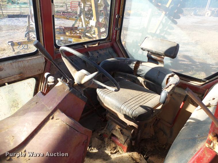 image for item DB4604 1966 International 806 tractor