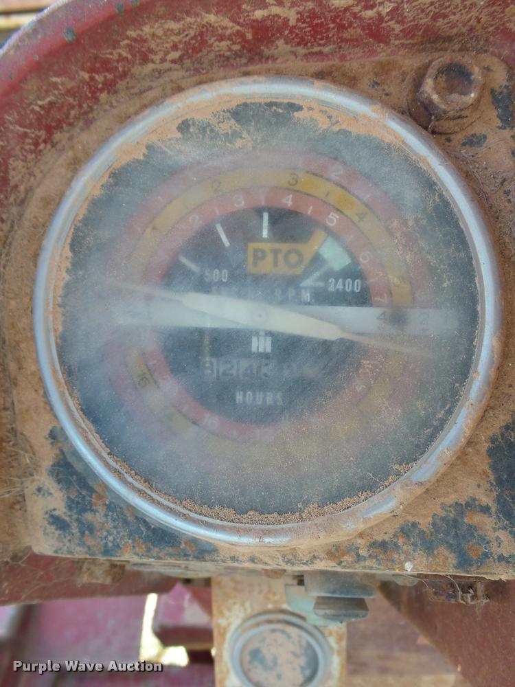 image for item DB4604 1966 International 806 tractor