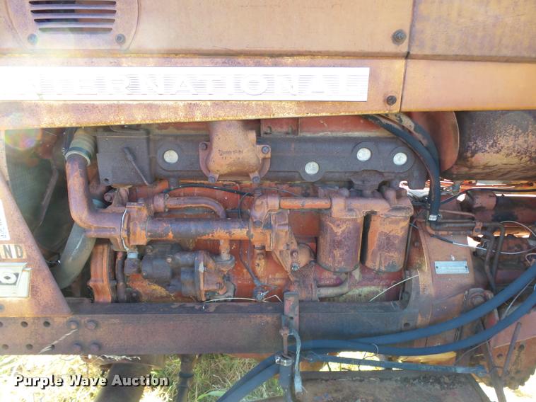 image for item DB4604 1966 International 806 tractor